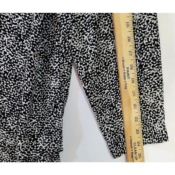 Chicos Shirt Womens XL Black White Animal Print Button Front Long Sleeve Top Mod - Picture 10 of 15